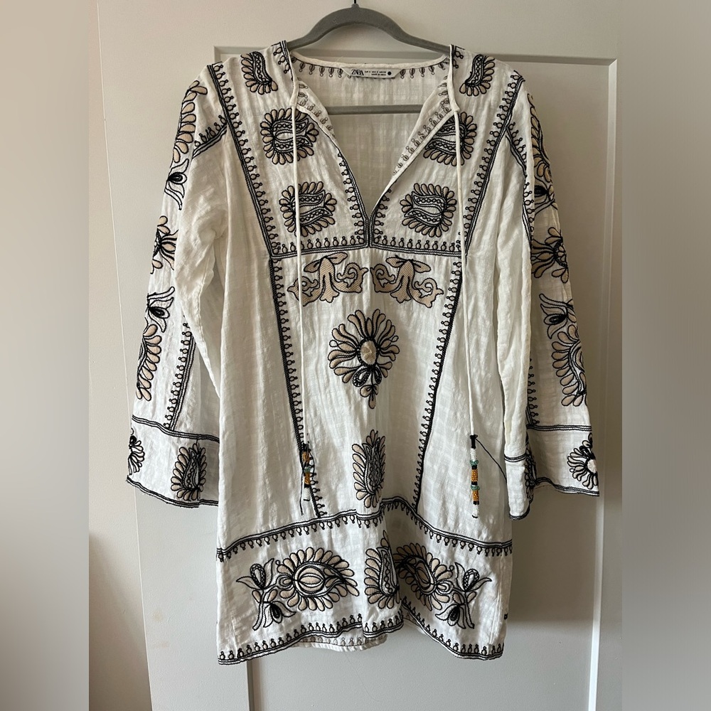 Zara Short Embroidered Dress- size small